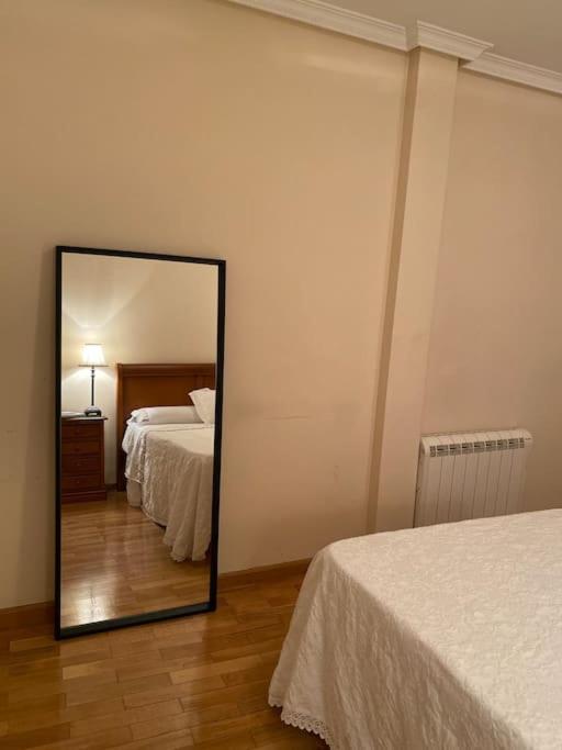 Lovely 2 Bedrooms Apartment Main Square Plasencia Exterior photo