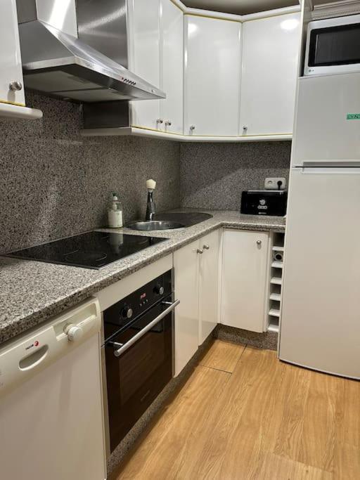 Lovely 2 Bedrooms Apartment Main Square Plasencia Exterior photo